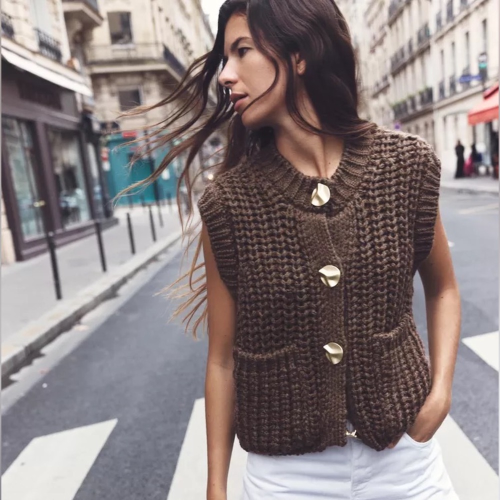 Elegant Brown Knit Sleeveless Cardigan